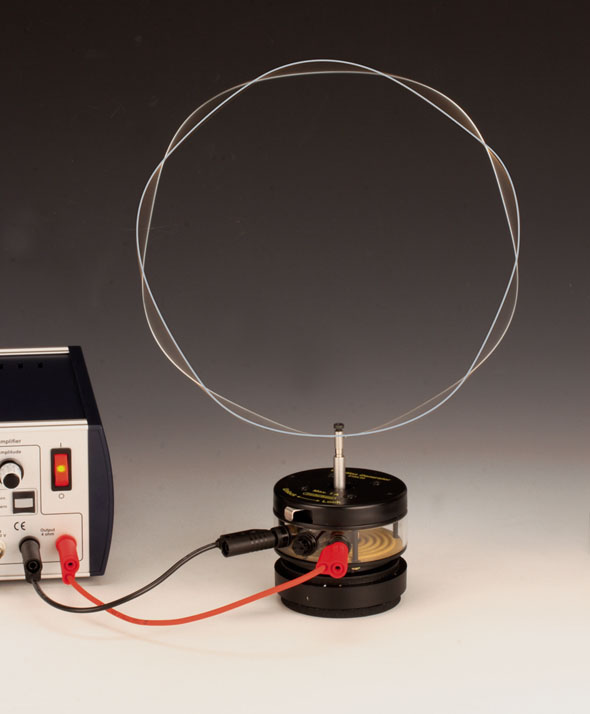 Wibrator elektromechaniczny w zestawieniu z pierścieniem rezonansowym oraz generatorem funkcyjnym